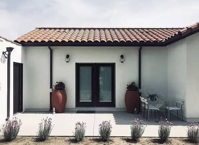 Spanish-style 2 Bedroom Guest House Villa - HV3 exterior and patio